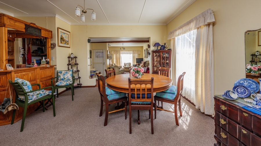 5 Bedroom Property for Sale in Struisbaai Western Cape